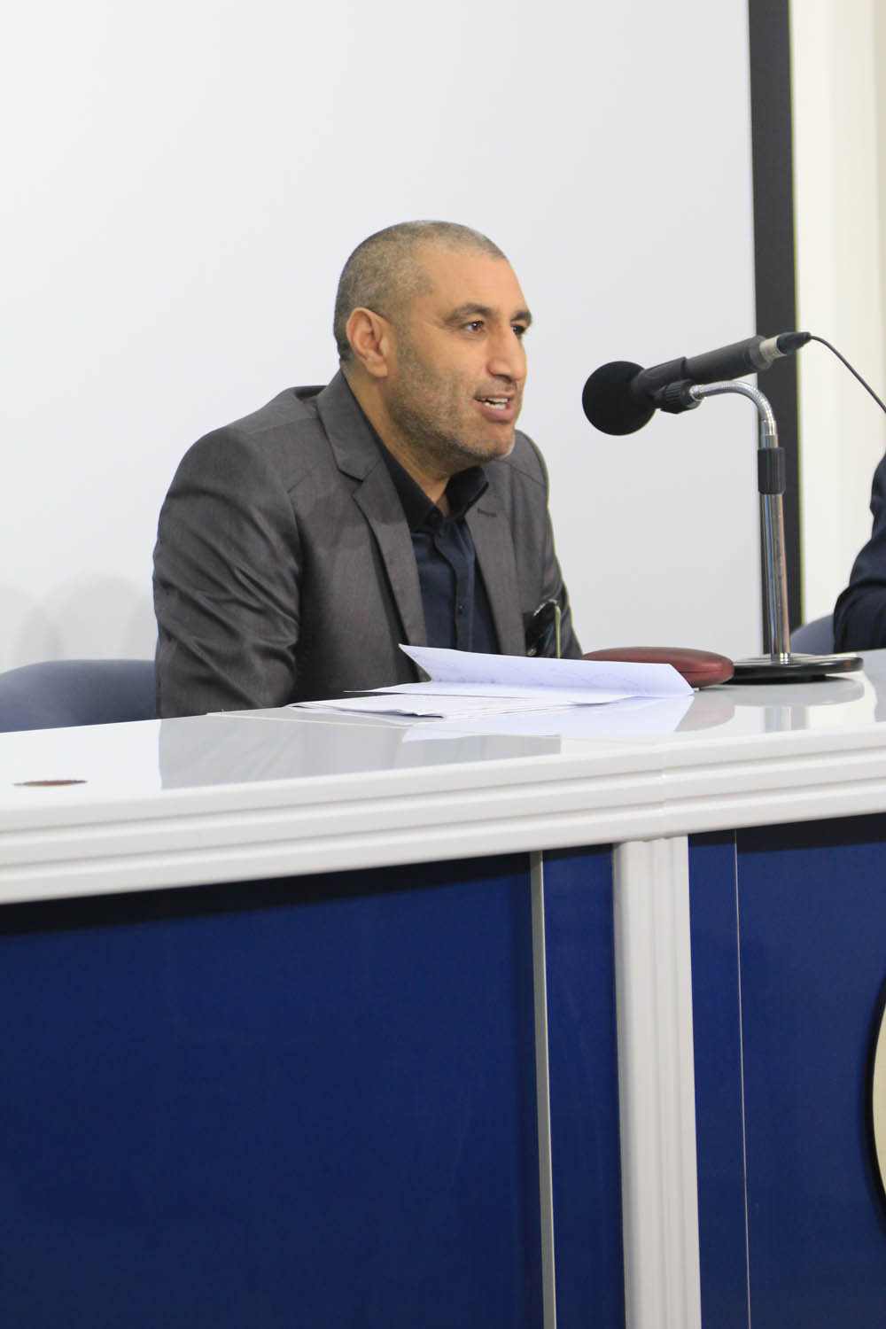 (نحو مشروع مقاومة لتفكيك الإستعمار) في جامعة المعارف